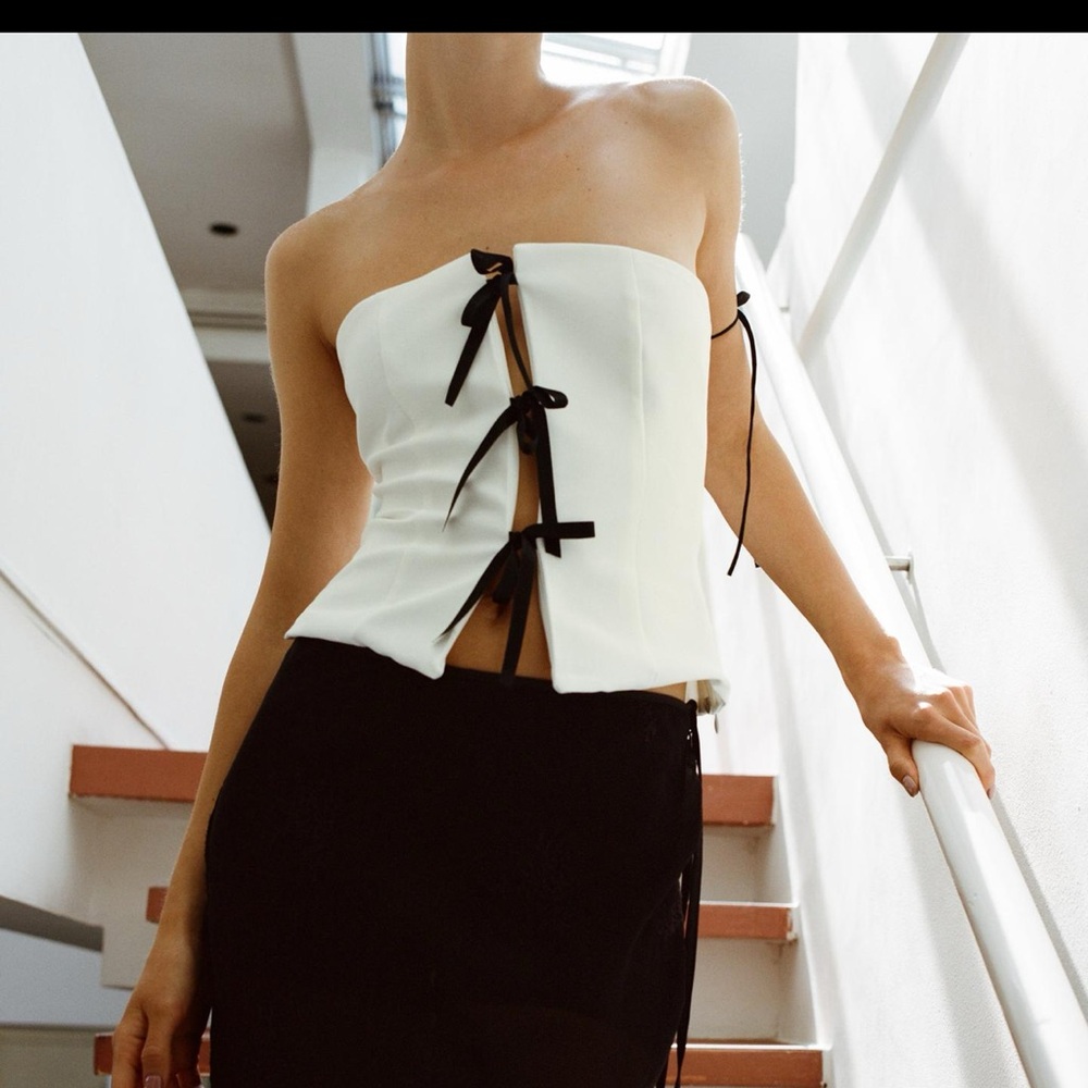 Strapless bow top